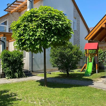 ハイデゥソボスローMagyar Apartman Iii.アパートメント エクステリア 写真