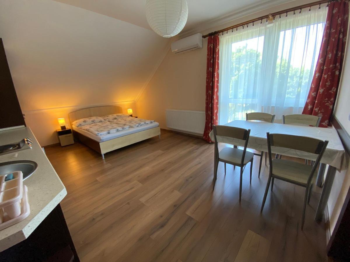 ハイデゥソボスローMagyar Apartman Iii.アパートメント エクステリア 写真