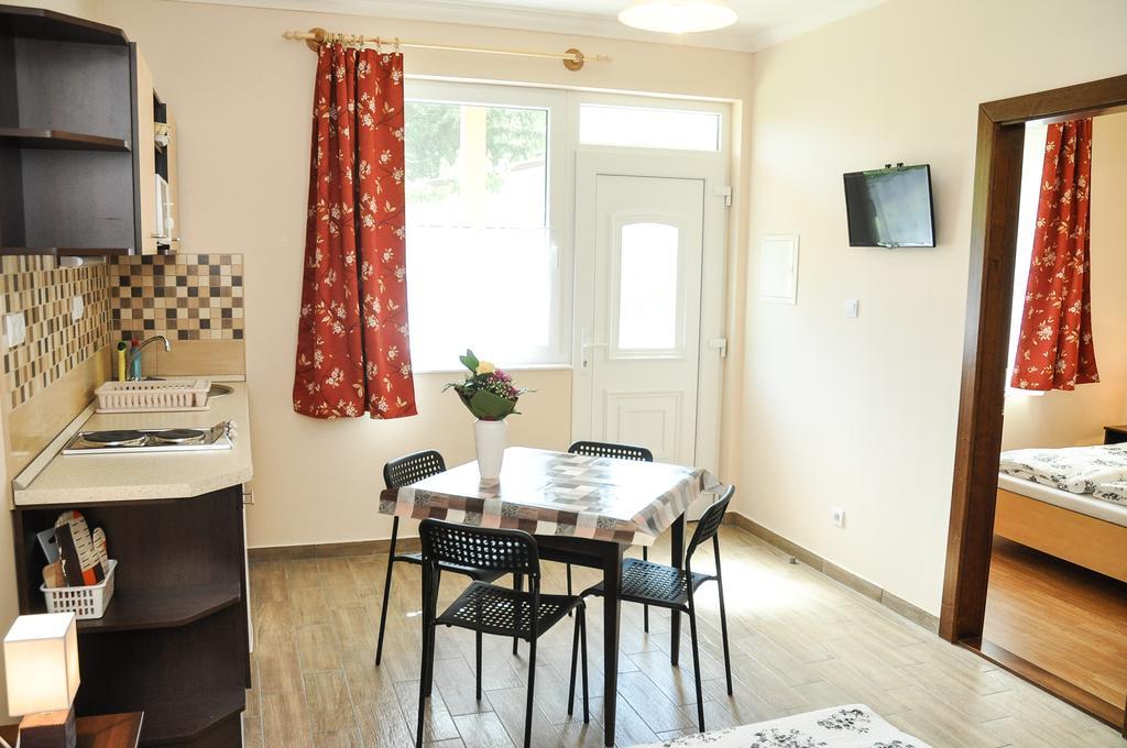 ハイデゥソボスローMagyar Apartman Iii.アパートメント エクステリア 写真