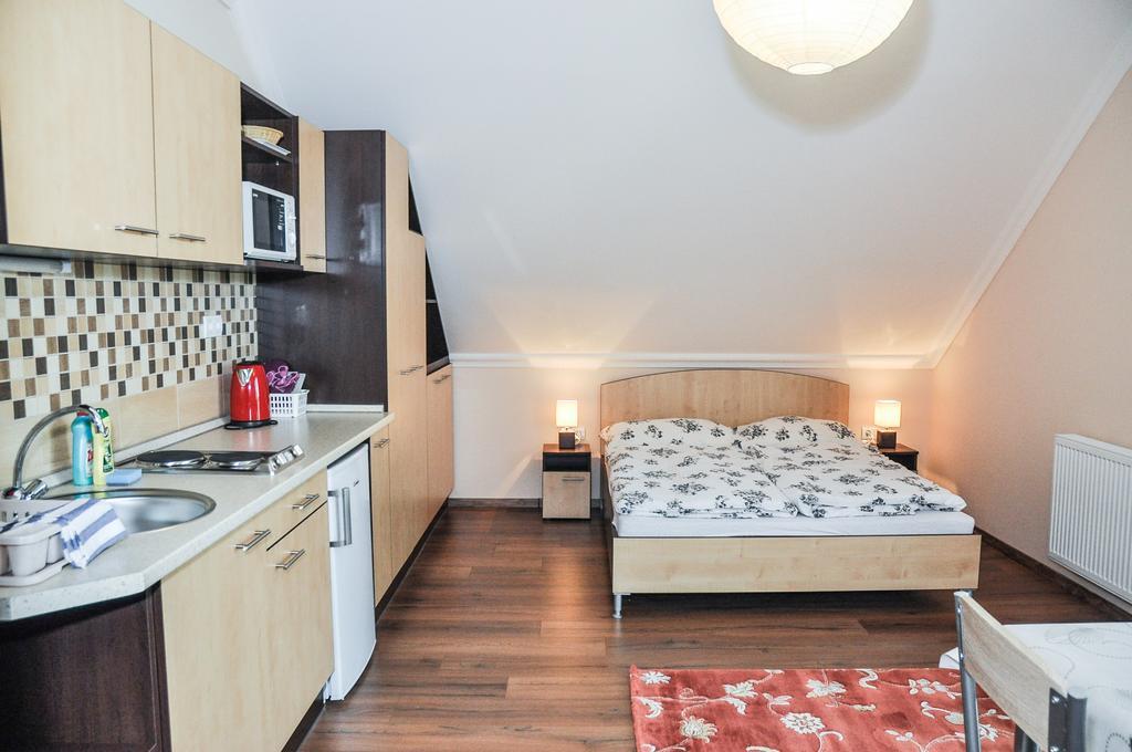 ハイデゥソボスローMagyar Apartman Iii.アパートメント エクステリア 写真