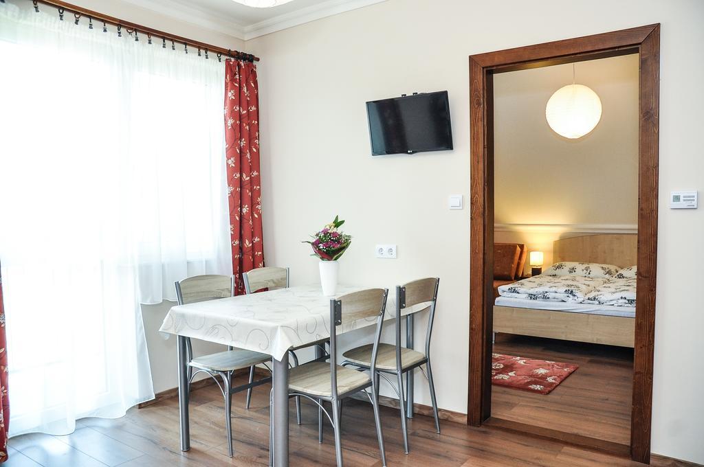 ハイデゥソボスローMagyar Apartman Iii.アパートメント エクステリア 写真